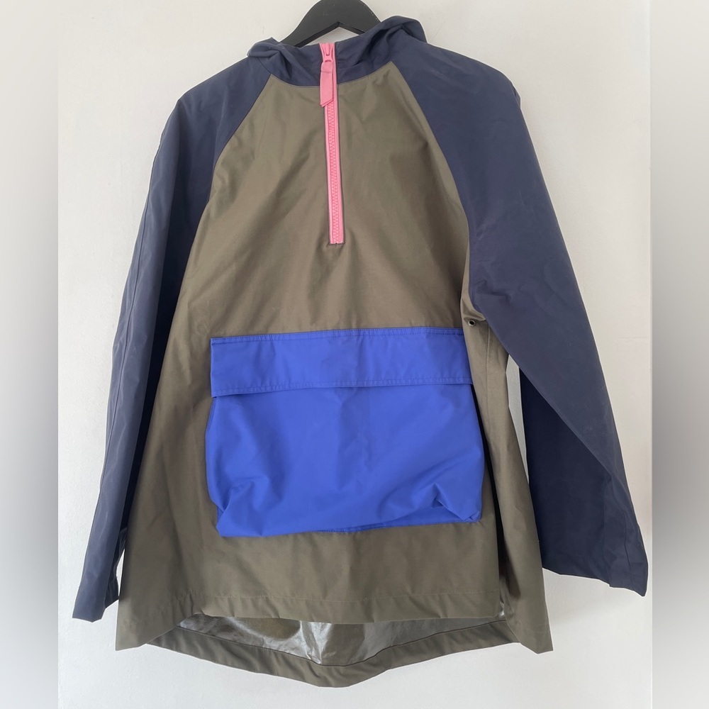 Boden Olive Green Navy Hooded Anorak with Bright Blue Pocket & Pink Zip